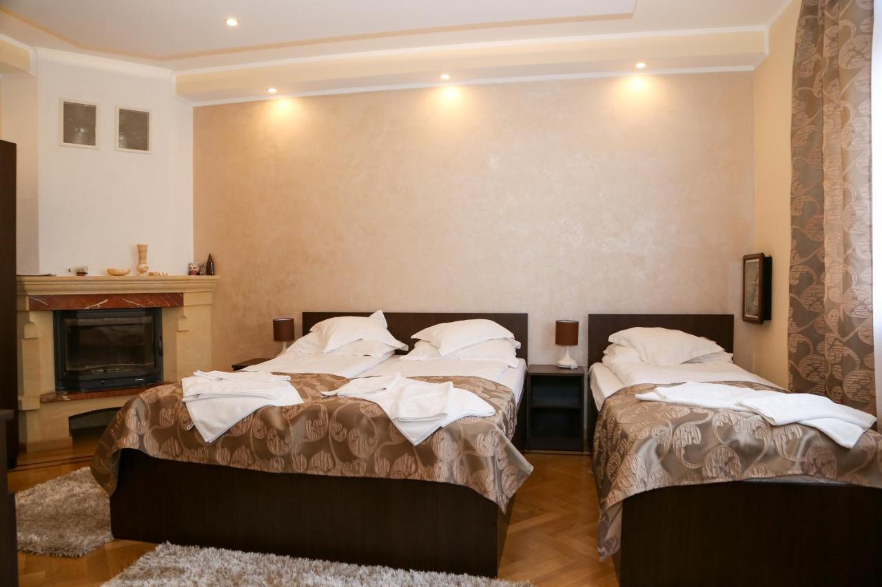 Oli House Hotell Alba Iulia Rum bild